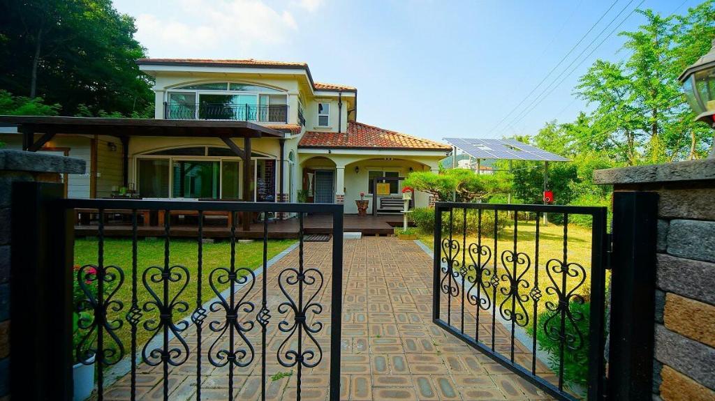 Best Hotels in Jeonju, South Korea – Gimmyeongok Pension Review