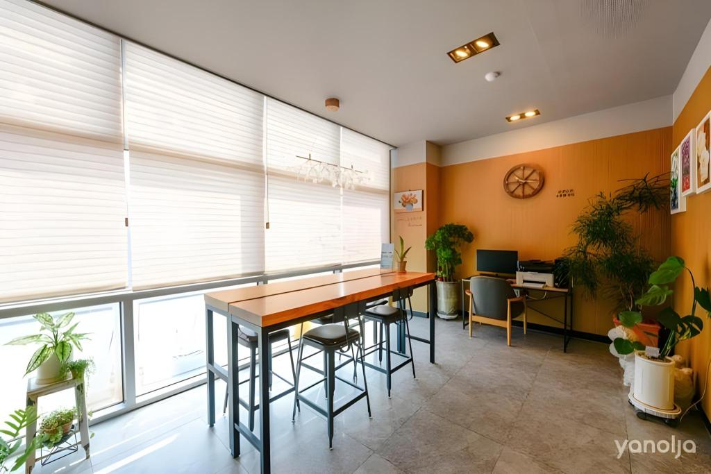 Best Hotels in Yeosu, South Korea – Yeosu Cistar Hostel Review