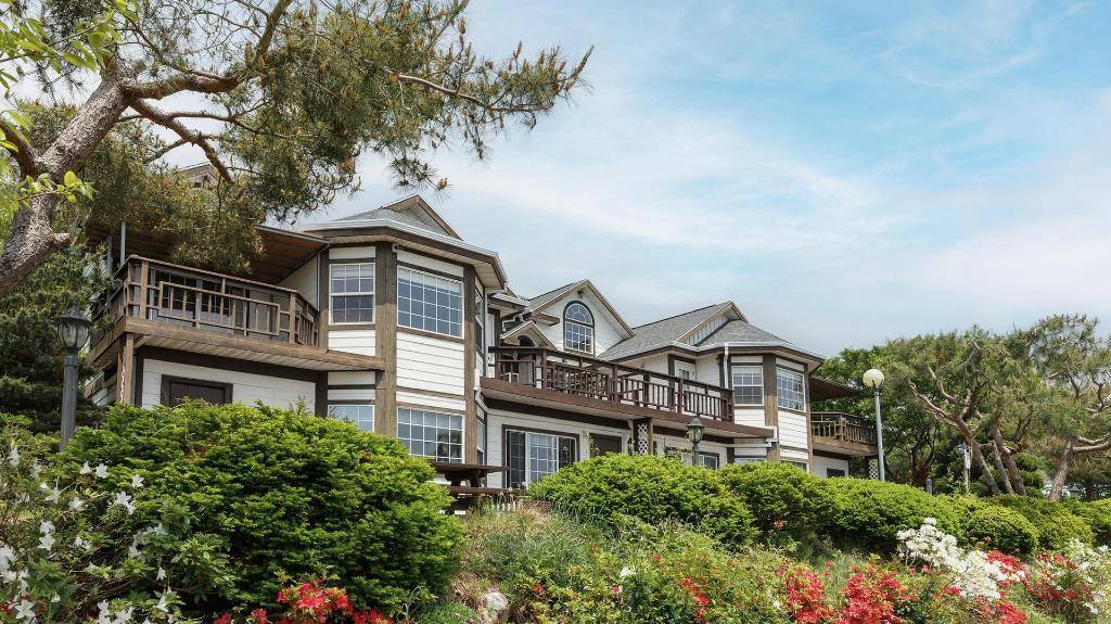 Best Hotels in Incheon, South Korea – Ganghwa Western Beach Pension Review