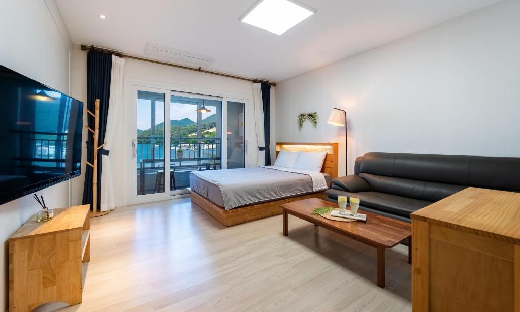 Best Hotels in Tongyeong, South Korea – By the Sea Spa Pension Review