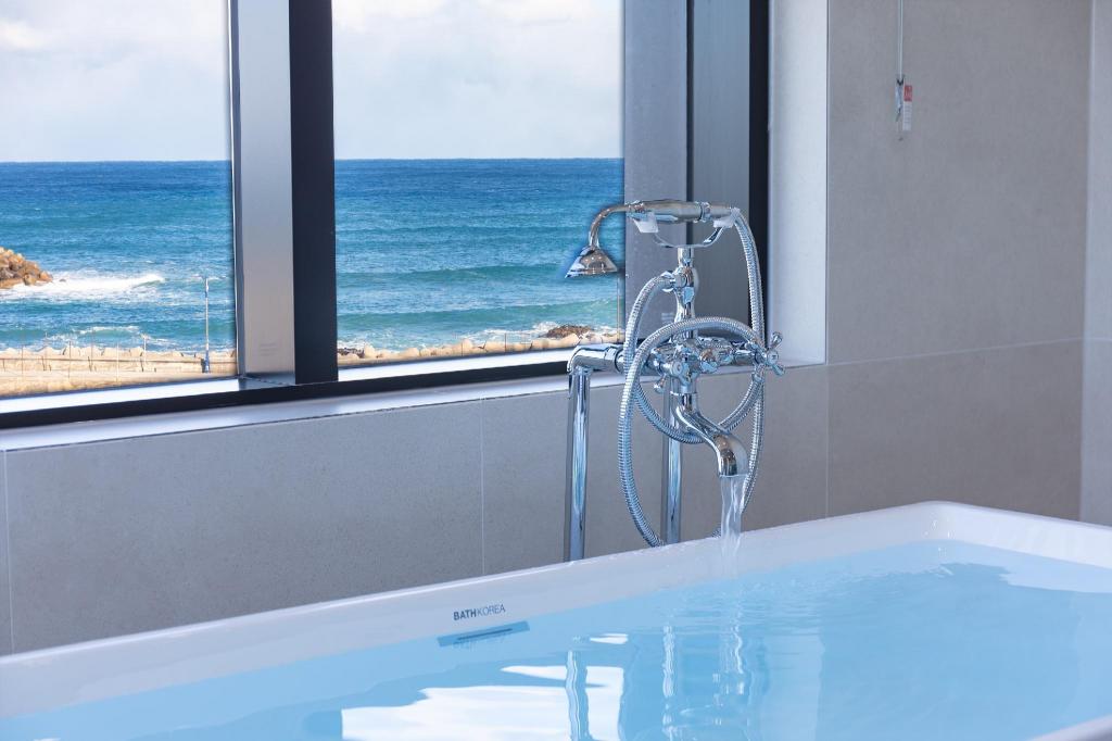 Best Hotels in Donghae, South Korea – Stay Pier 471 Review