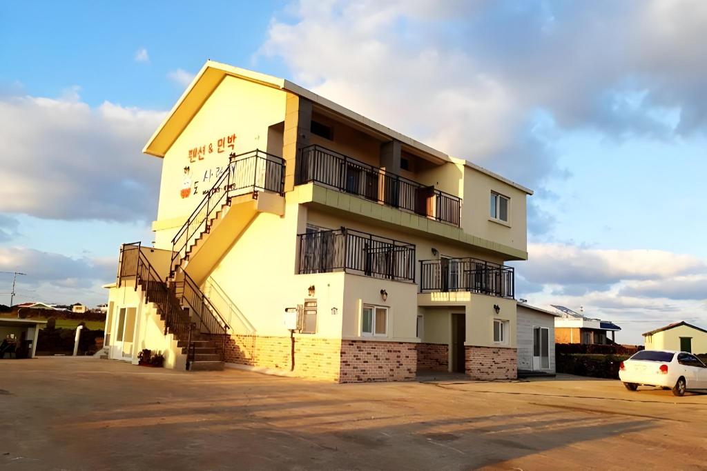 Best Hotels in Jeju, South Korea – Udo Sarangchae Pension Review