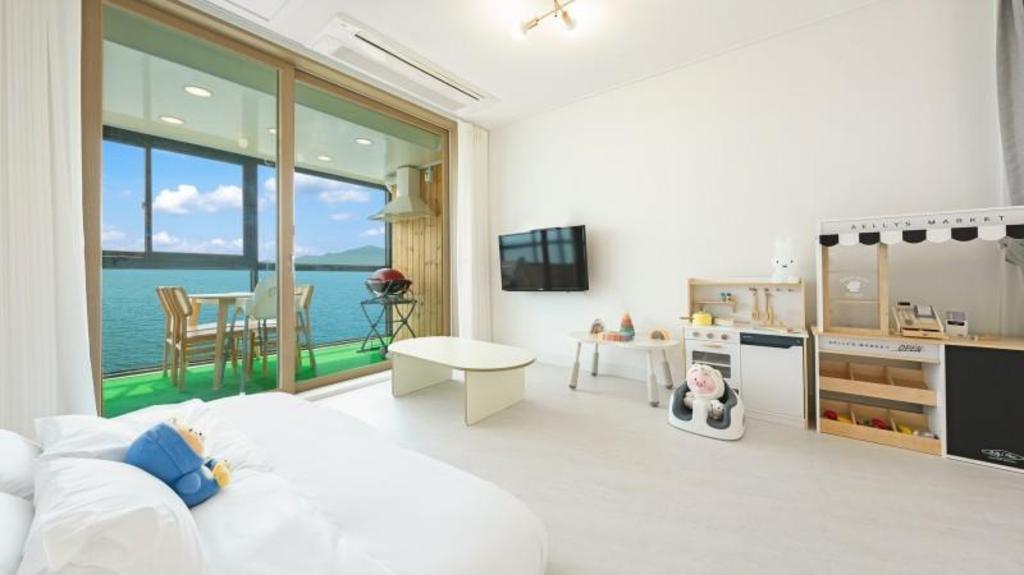 Best Hotels in Namhae, South Korea – Hi Mom Kids Spa Pension Black Review