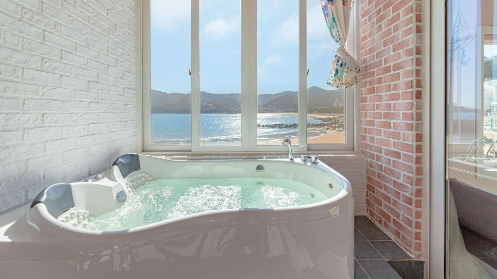 Best Hotels in Namhae, South Korea – Namhae Melody Pension Review