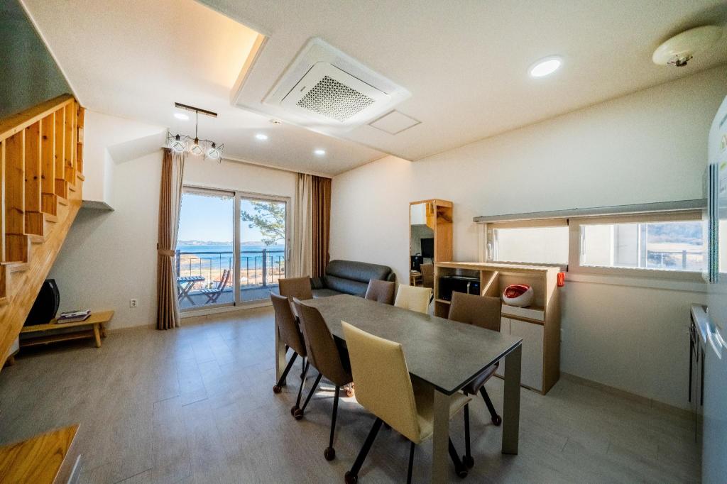 Best Hotels in Yeosu, South Korea – Secret Garden Pension Review