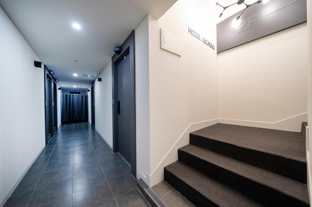 Best Hotels in Seoul, South Korea – Picasso Motel Suyu Review