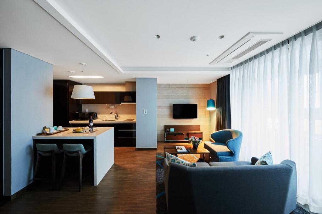 Best Hotels in Busan, South Korea – Felix by STX Hotel & Suites Review