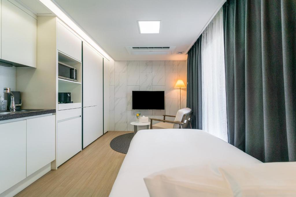 Best Hotels in Jeju, South Korea – Urbanstay Jeju Airport Review