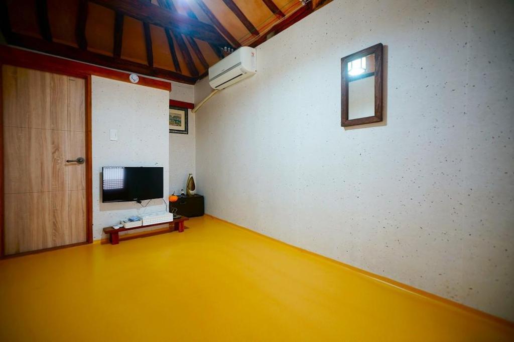 Best Hotels in Jeonju, South Korea – Jeonju Hanok Stay Dream Review