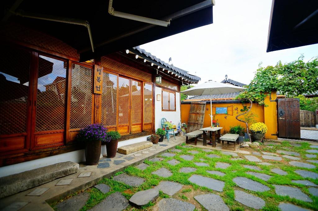 Best Hotels in Jeonju, South Korea – Haengbokheon Hanok Independent Pension Review