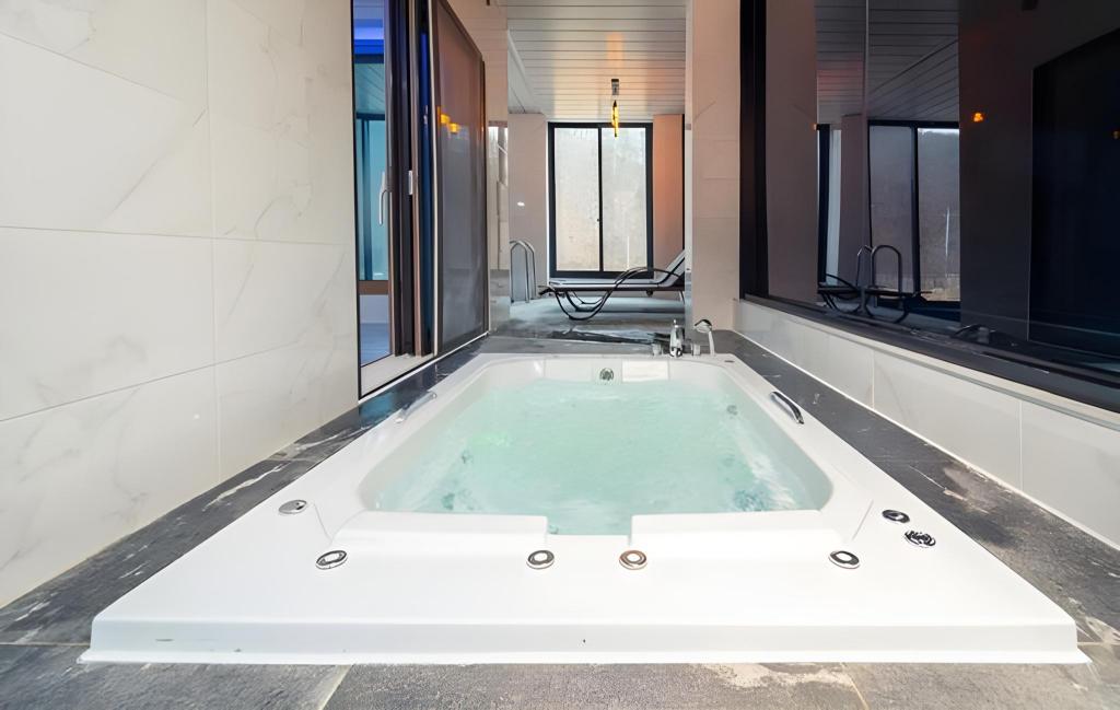 Best Hotels in Hoengseong, South Korea – NJ Spa Pool Villa Review