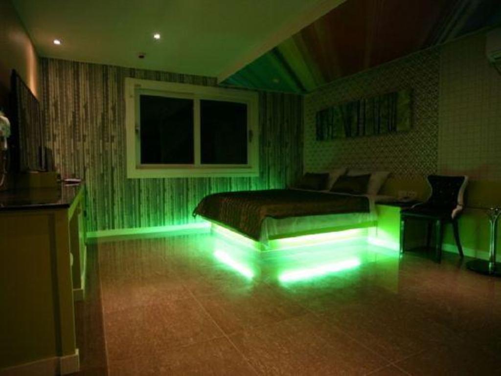 Star Motel image