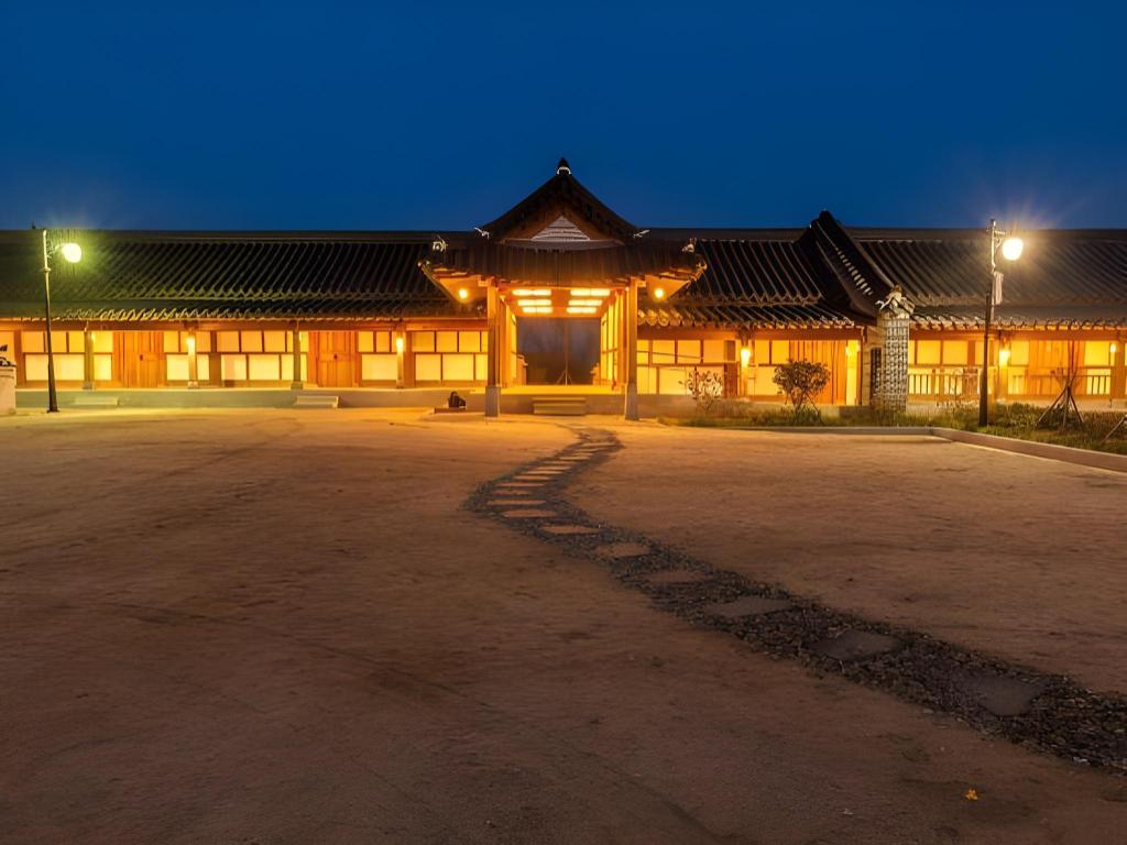 Hanok Hotel Youngsanjae image