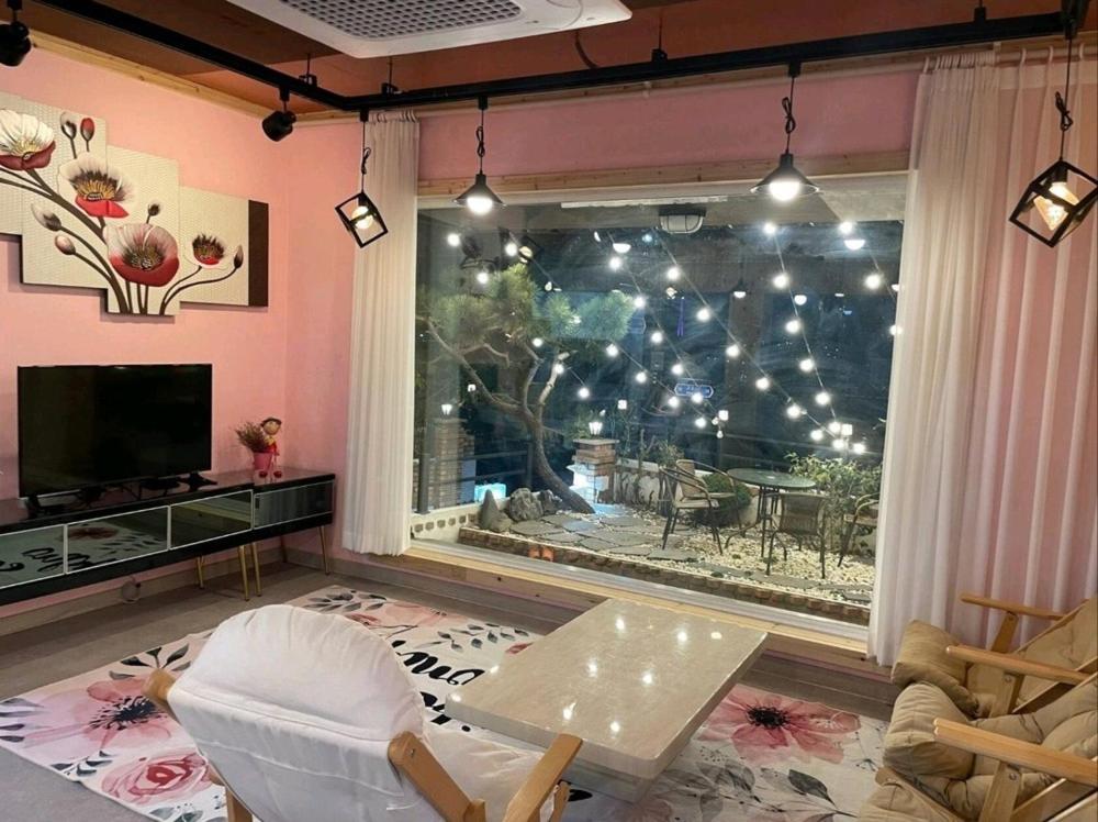 소나무 펜션 image