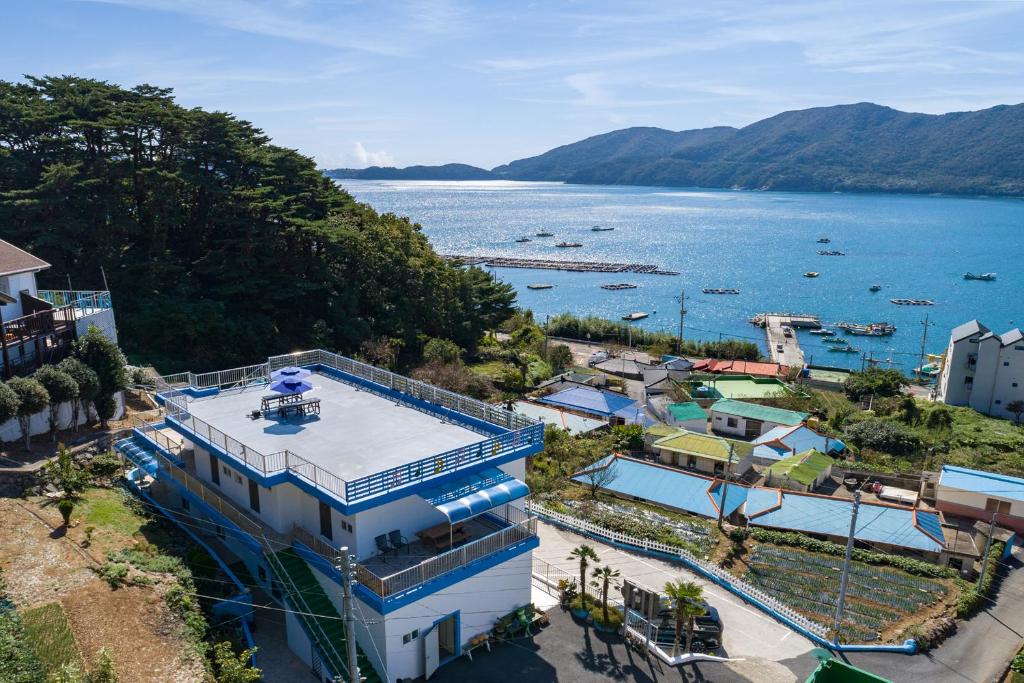 거제도 멜로디아 펜션 image
