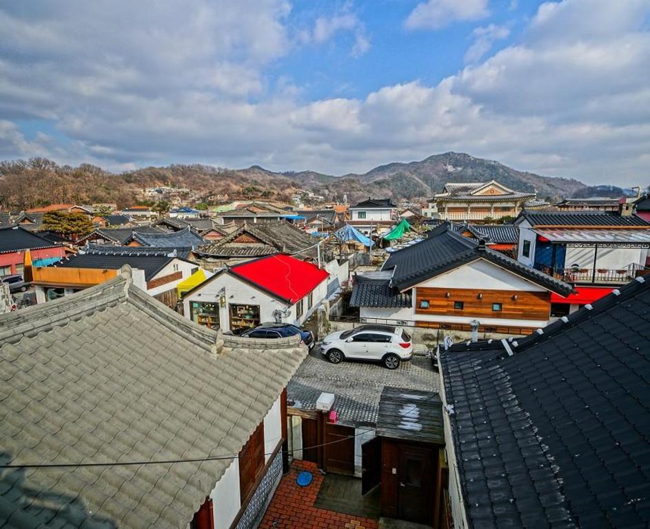전주 나무그늘 앤 근수네 초가집 image