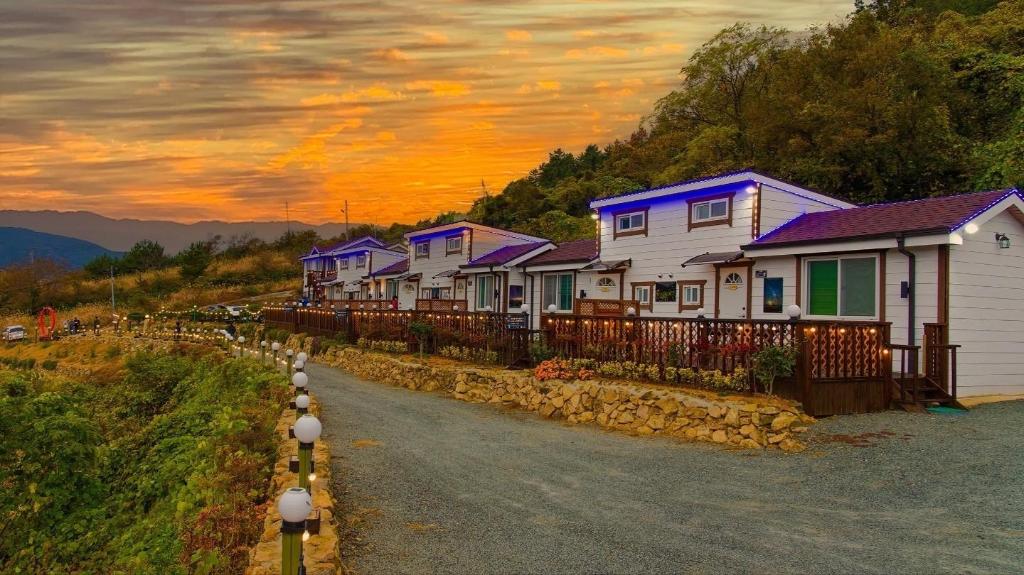 청산도 여행 펜션 image