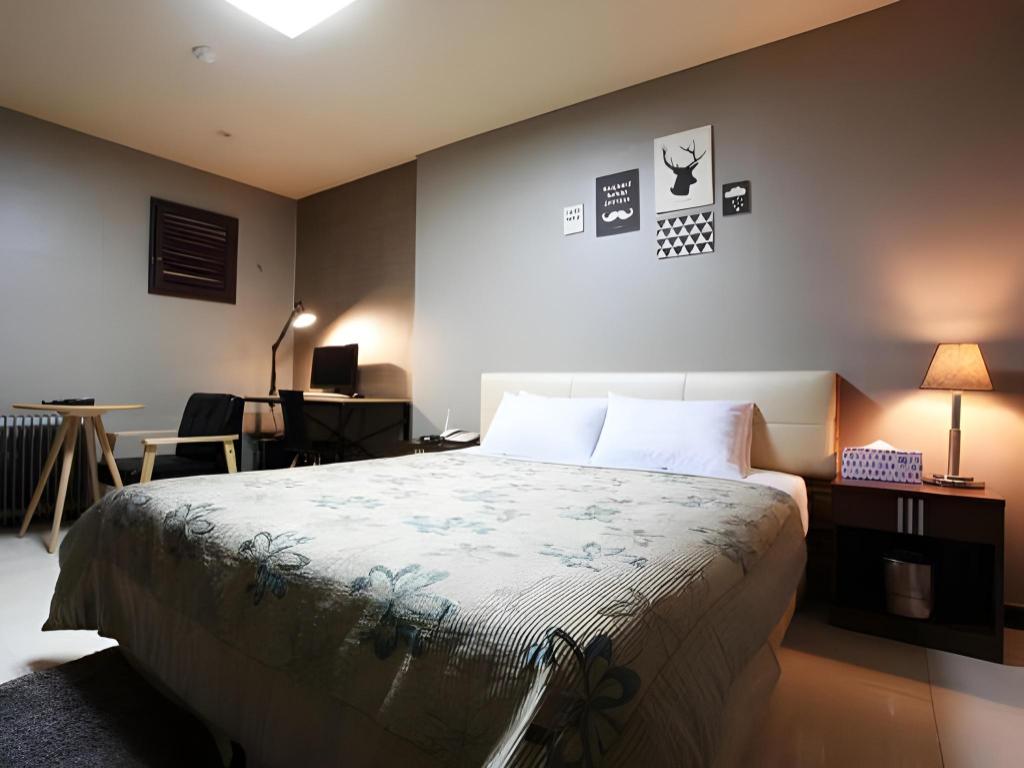 Picasso Hotel image