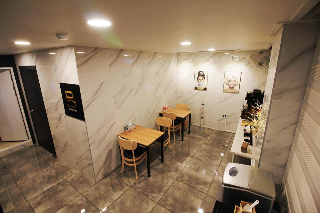브론즈 호텔 image