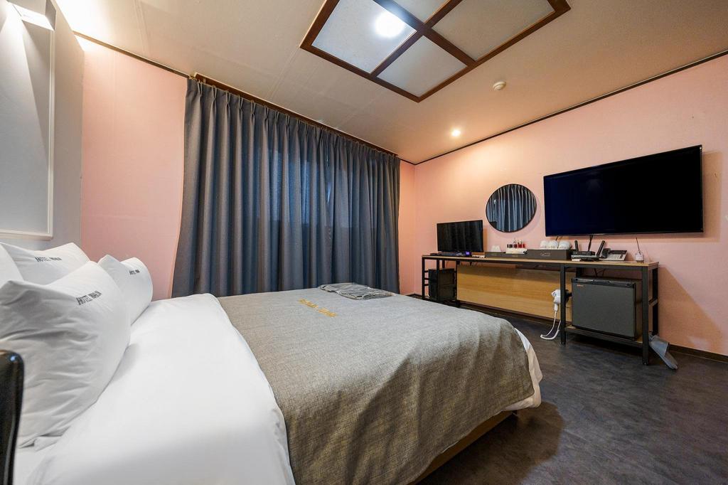 Best Hotels in Chuncheon, South Korea – Vivaldi Motel Review