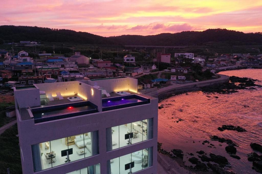 호리존 풀빌라 image