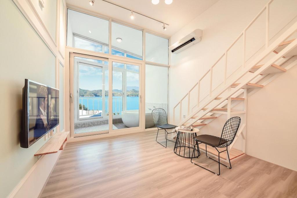 여수 예그리나 펜션 (Yeosu Yegreena Pension) image