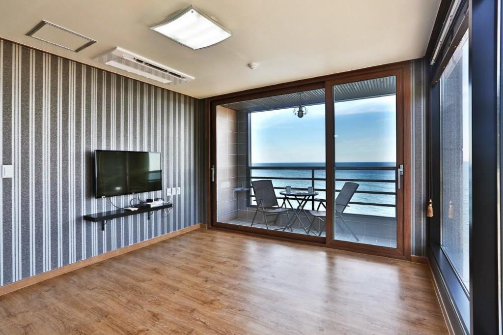 해변 펜션 image