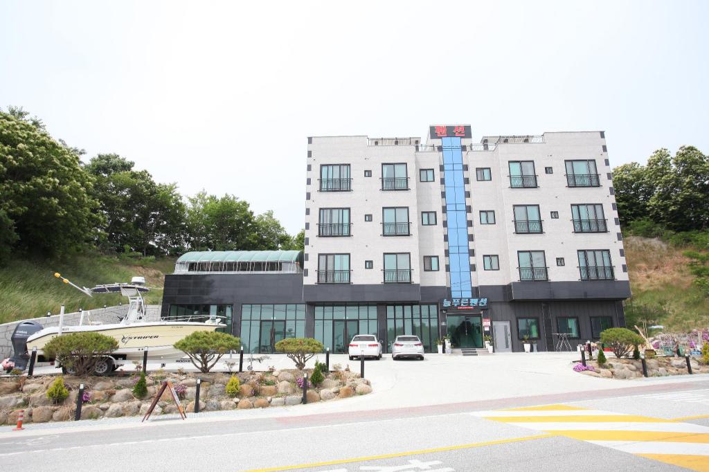 삼척 늘푸른펜션 궁촌항 image