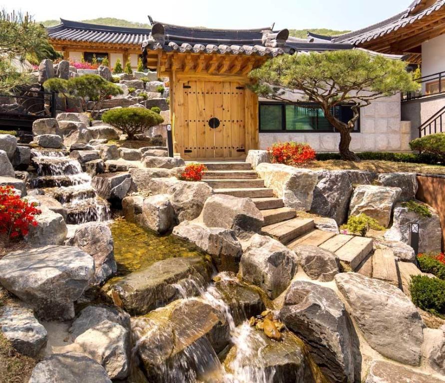 솔향한옥펜션 image