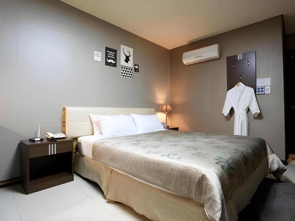 Picasso Hotel image