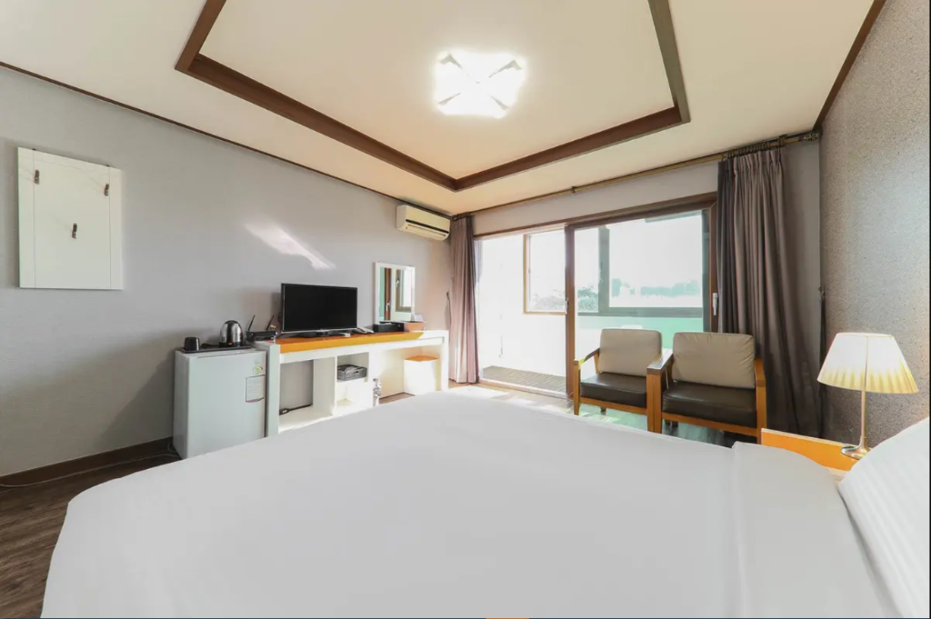 우림 호텔 image