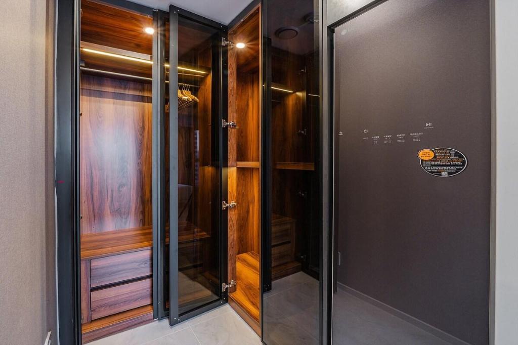 강남의 아파트먼트 (74m², 침실 1개, 프라이빗 욕실 1개) image