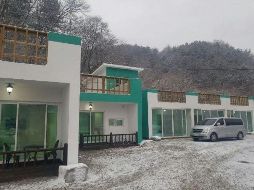 스카이 비발디 펜션 image