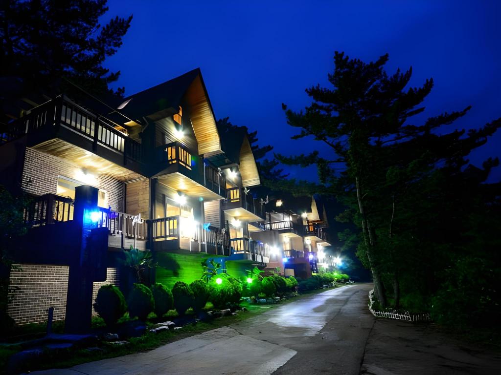 파인 비치 펜션 image