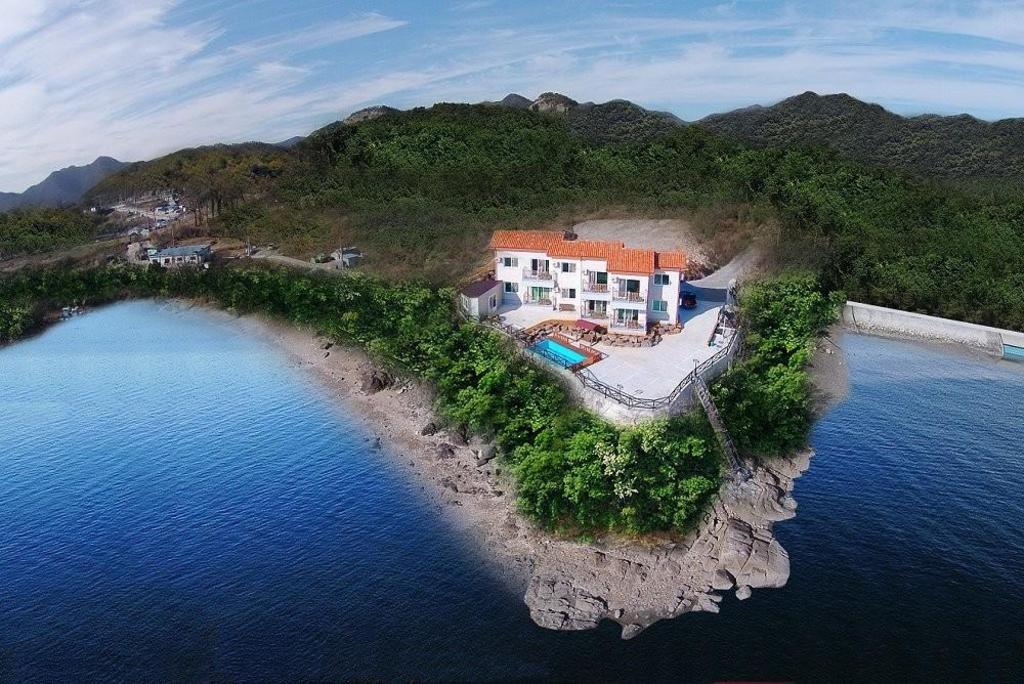 변산반도 바다전망대 펜션 image