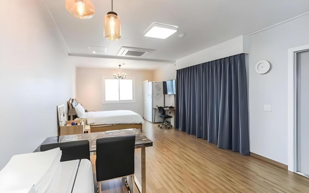 Picasso Hotel image