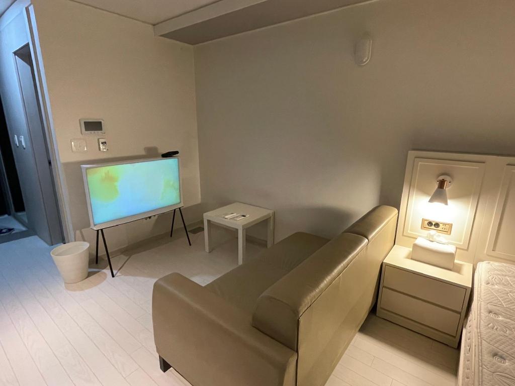 STAR B&B Residence 중앙로 스타비엔비 image