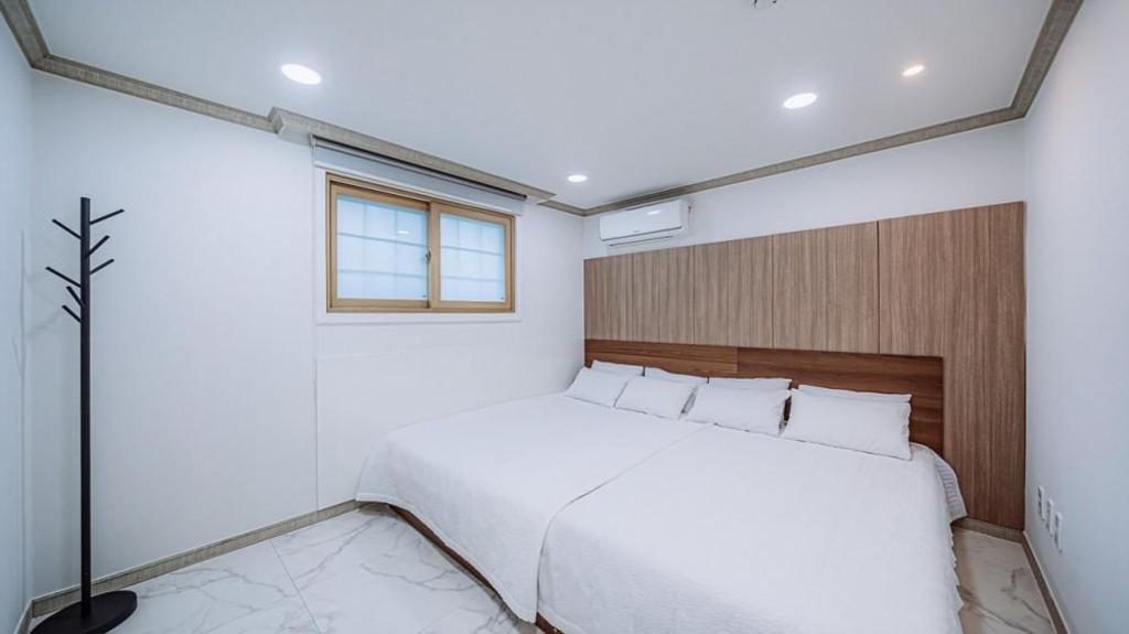 천년바위 펜션 image