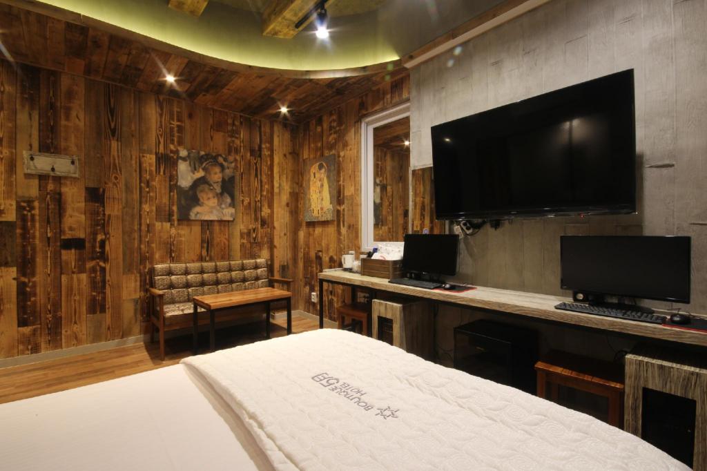 Boutique Hotel May image