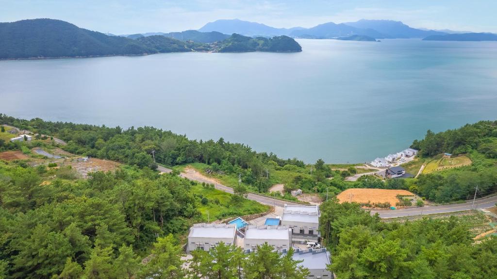 여수 예그리나 펜션 (Yeosu Yegreena Pension) image