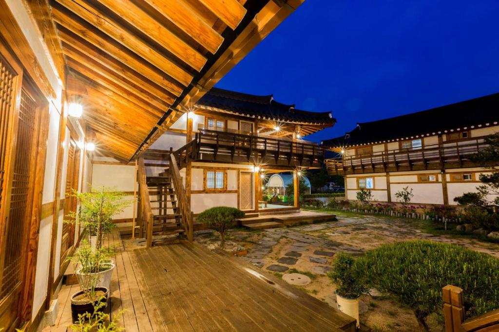 경주 서남산한옥스테이 image