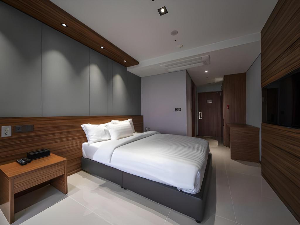 Sky & Sea OceanView Hotel image