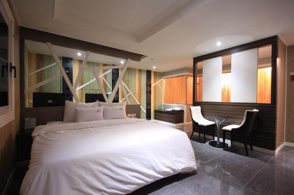 Star Motel image