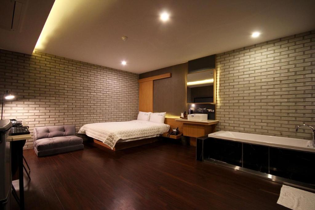 콤마 호텔 image