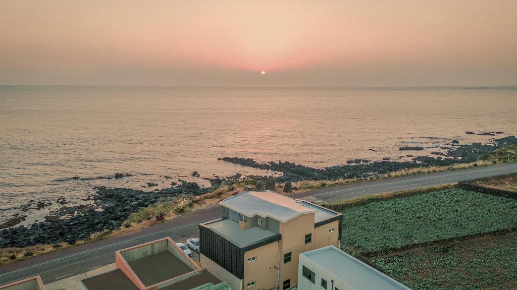 라뷰테 제주 펜션 image