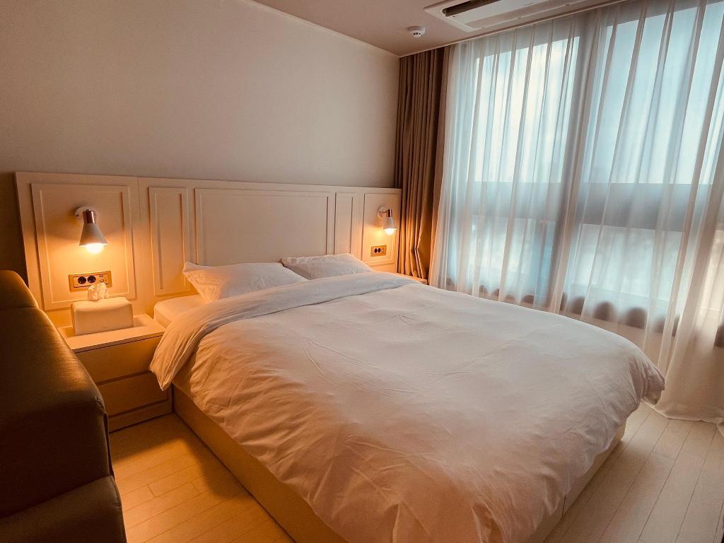 STAR B&B Residence 중앙로 스타비엔비 image