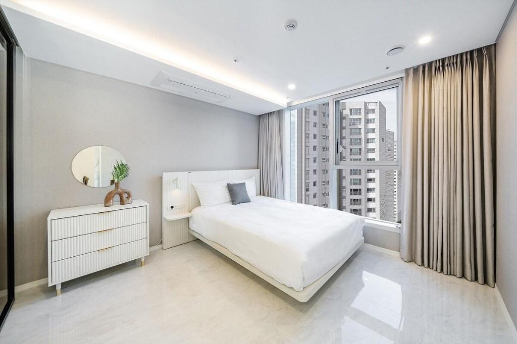 강남의 아파트먼트 (74m², 침실 1개, 프라이빗 욕실 1개) image