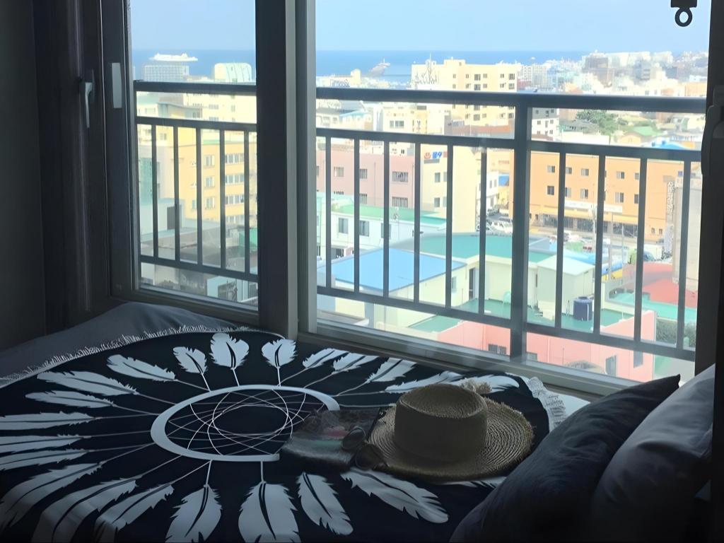 아라팰리스호텔701호-공항인근 ,City/Ocean View,동문시장 도보10분 image
