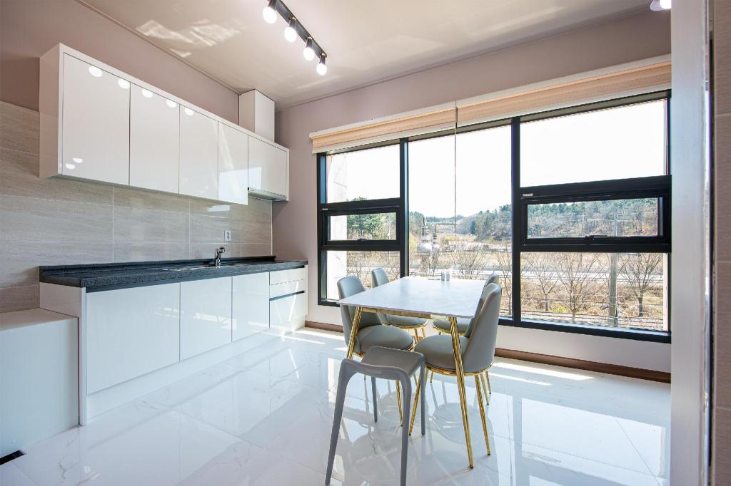 가평의 빌라 (495m², 침실 1개, 프라이빗 욕실 1개) image