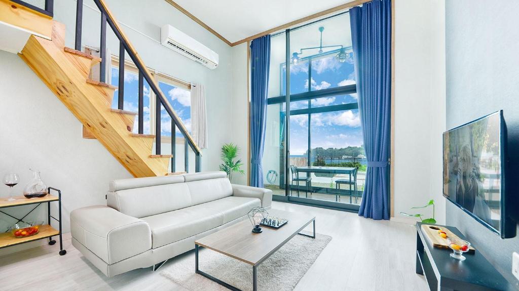 더 하루 펜션 image